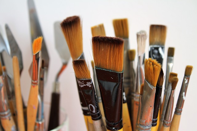 Bristle Basics: Synthetic vs. Natural Paint Brushes - Life Enrichment Center